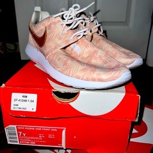 (SOLD) Nike Roshe One Print